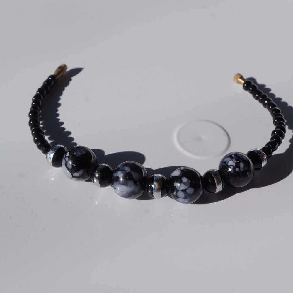 Women`s silver/black tone beaded bracelet. 7 1/2 i